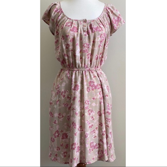 LC Lauren Conrad Dresses & Skirts - LC Lauren Conrad Floral Dress w Cap Sleeves Small